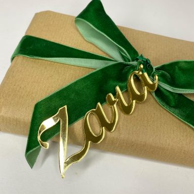 Personalised gift tag in acrylic or wood. 